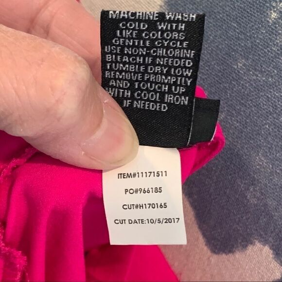 Torrid georgette back detail hot pink shirt - Picture 3 of 6